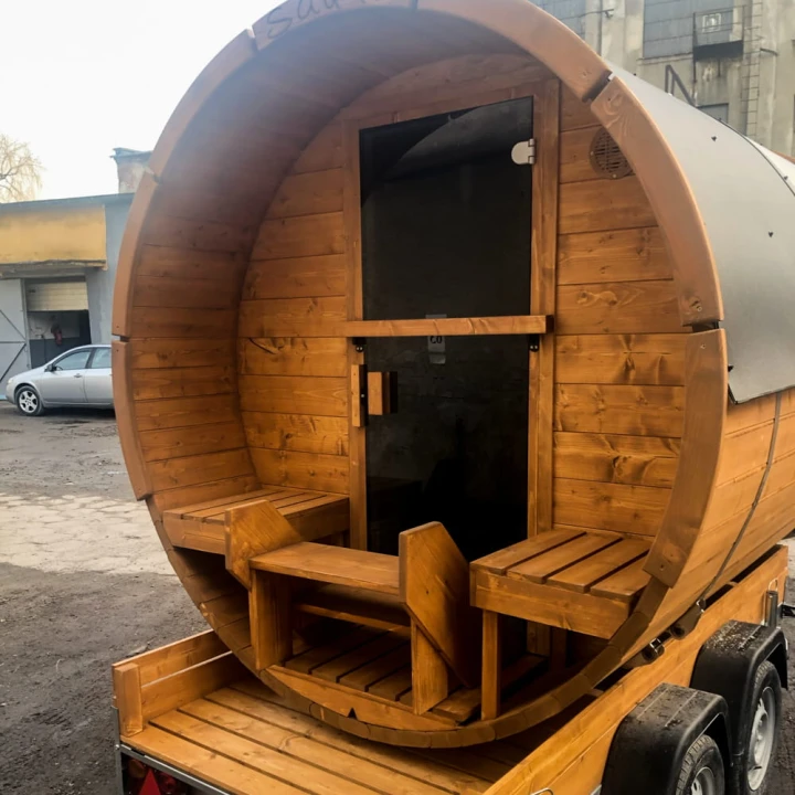 SpaDucha LUX mobile Sauna – Rundform mit Bitumendach auf Anhänger