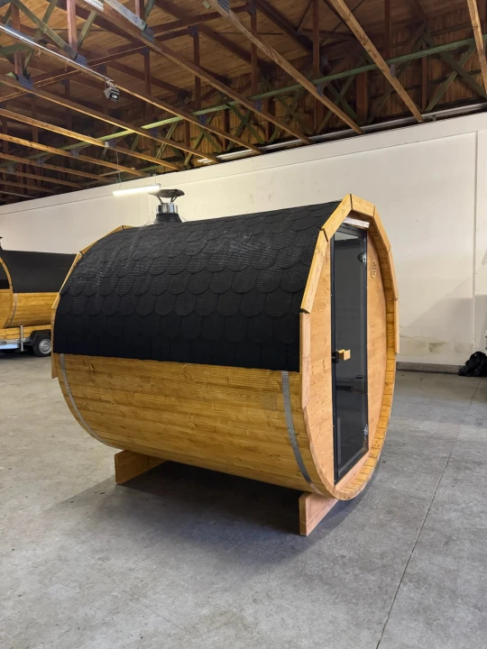 SpaDucha ECO Sauna Innenraum – Holzbank und Beleuchtung