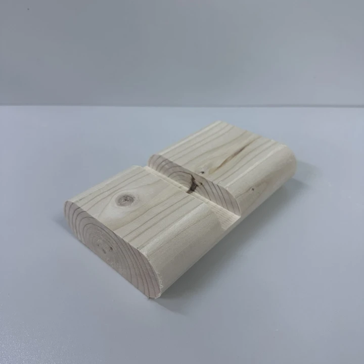 Startprofil für Fasssauna aus Holz – Vorderansicht des Konstruktionsbeginns SpaDucha