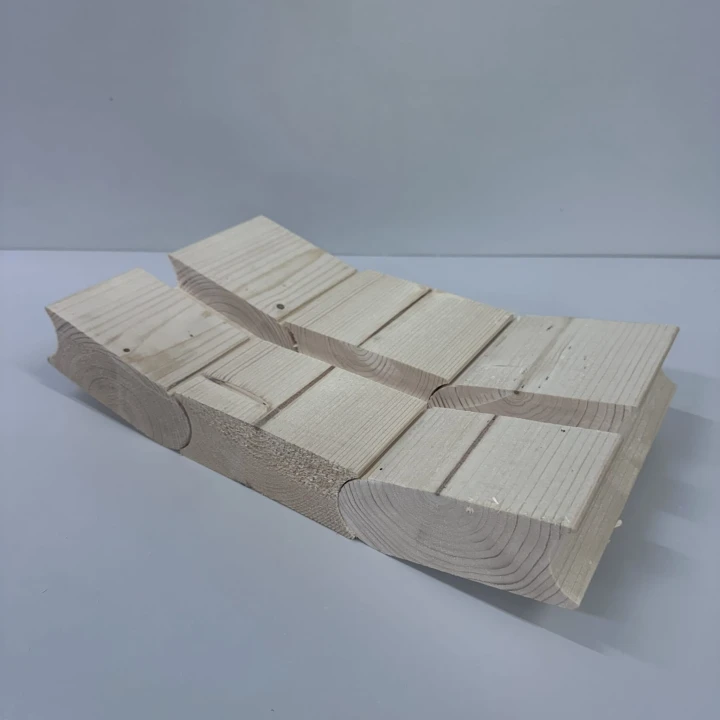 Abschlussprofil Fasssauna Seitenansicht – Holzprofil für stabilen Abschluss