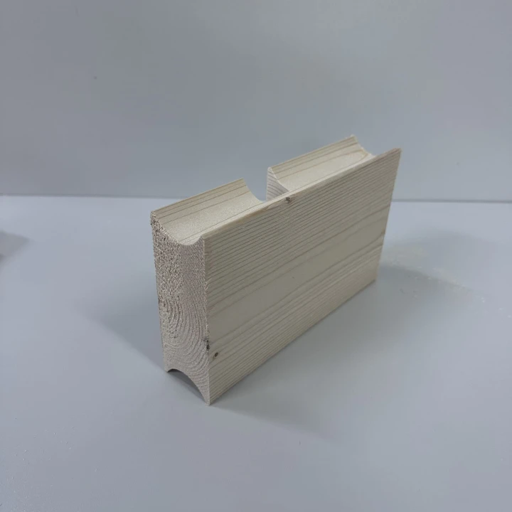 Holz Abschlussprofil mit Fräsung – Bauteil für Sauna Konstruktion