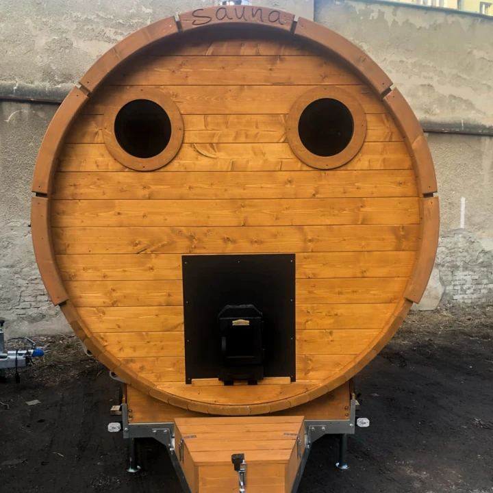 Mobile Gartensauna SpaDucha – Terrasse und große Panoramafenster